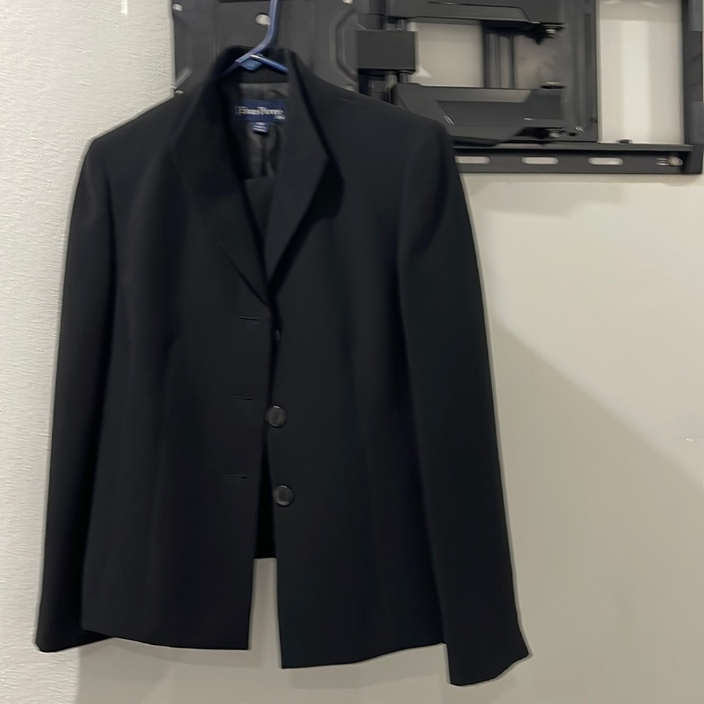 2 pieces suit color Black in good condition